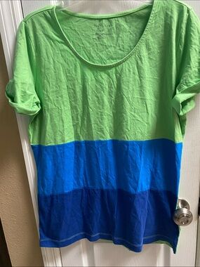 Van Heusen t shirt